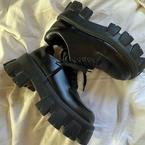 MIA SHOES BLACK HIgH
SHINE
BRAND: PRINCESS POLLY LOWER IMPACT